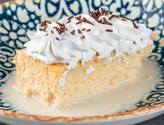 Torta Tres Leches.